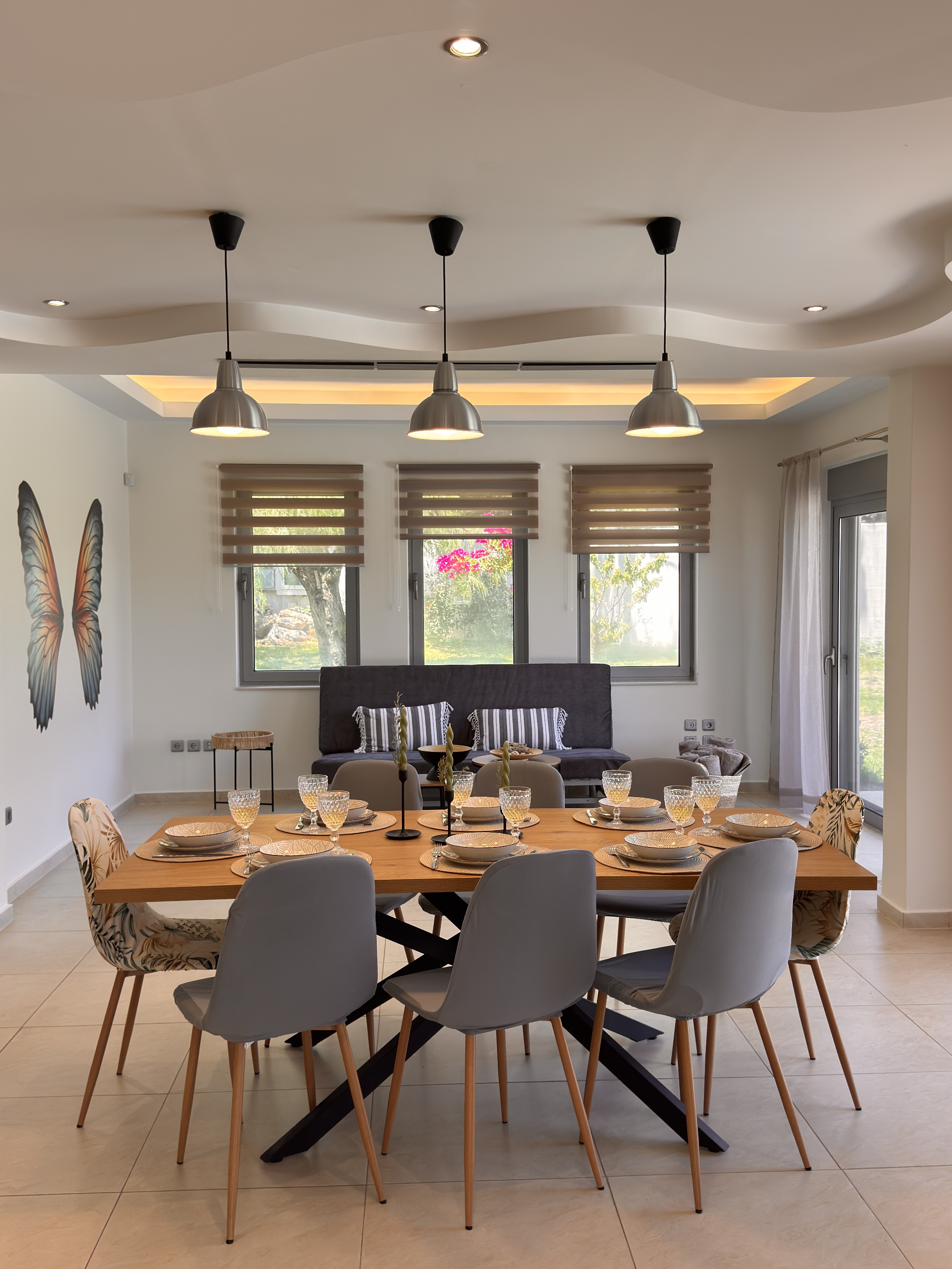 Home22 dining area