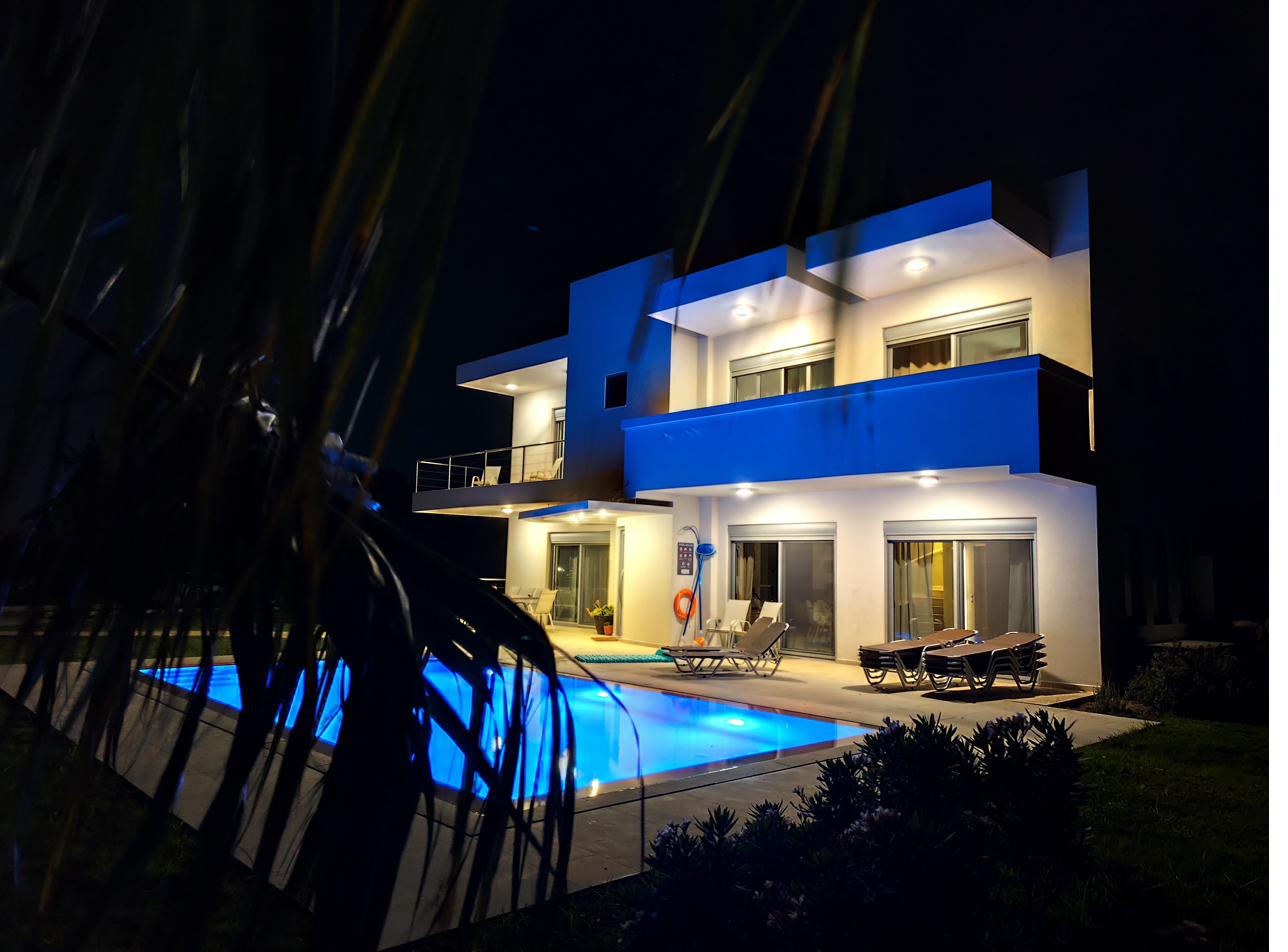 Home22 villa at night